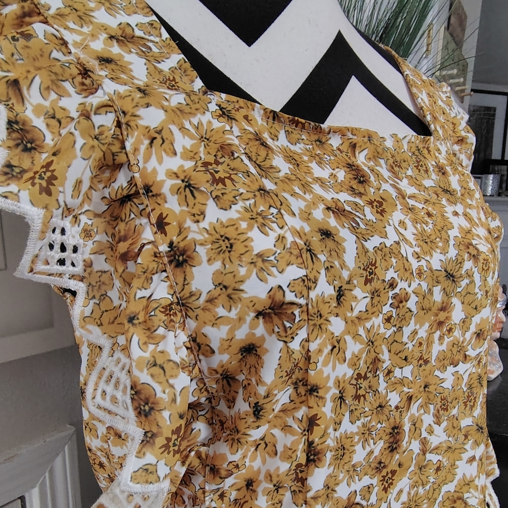gimmicks by BKE Yellow Floral Square-Neck Tie-Back Blouse - Picture 5 of 10